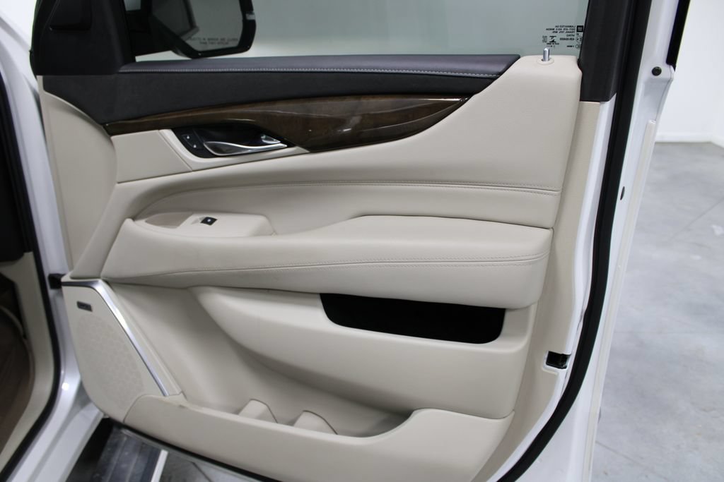 Used 2020 Cadillac Escalade Premium Luxury AWD/4WD image 25