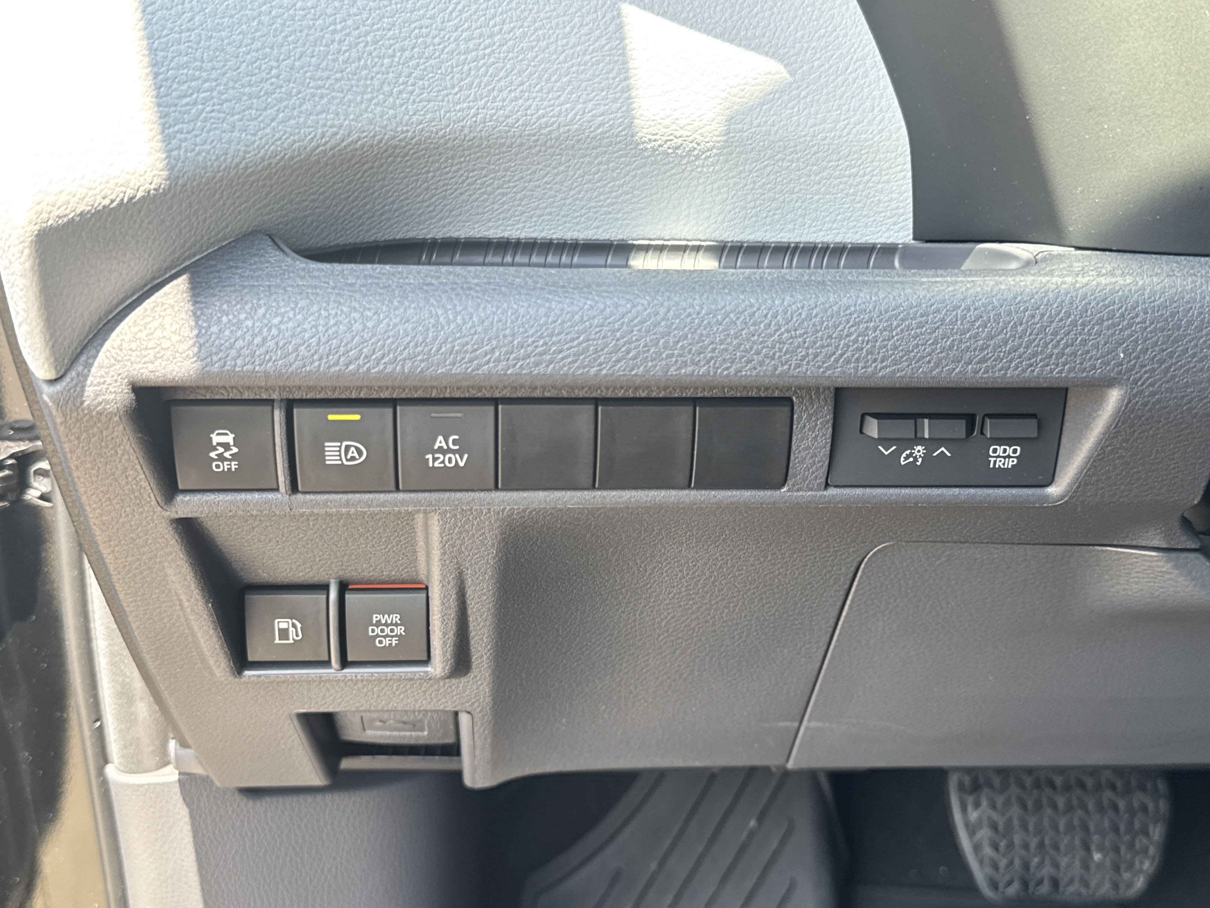 Used 2024 Toyota Sienna XSE w/ XSE Plus Package image 35