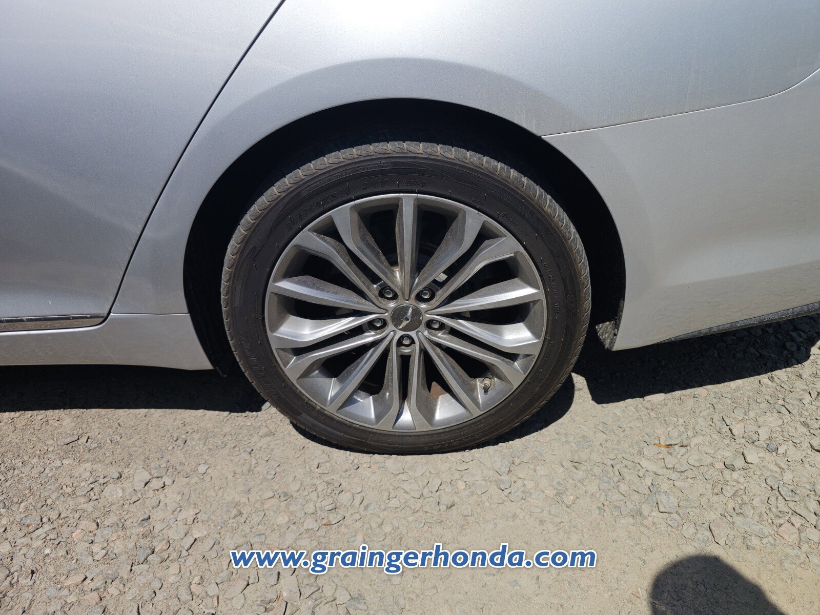 Used 2016 Hyundai Genesis 3.8 image 9