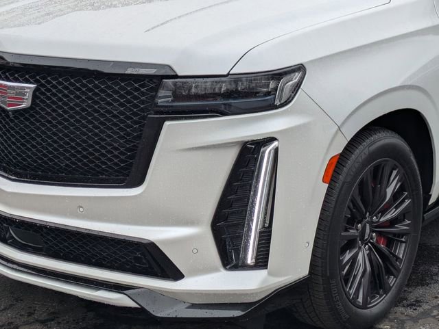 Used 2024 Cadillac Escalade V w/ LPO, ONYX Package image 9