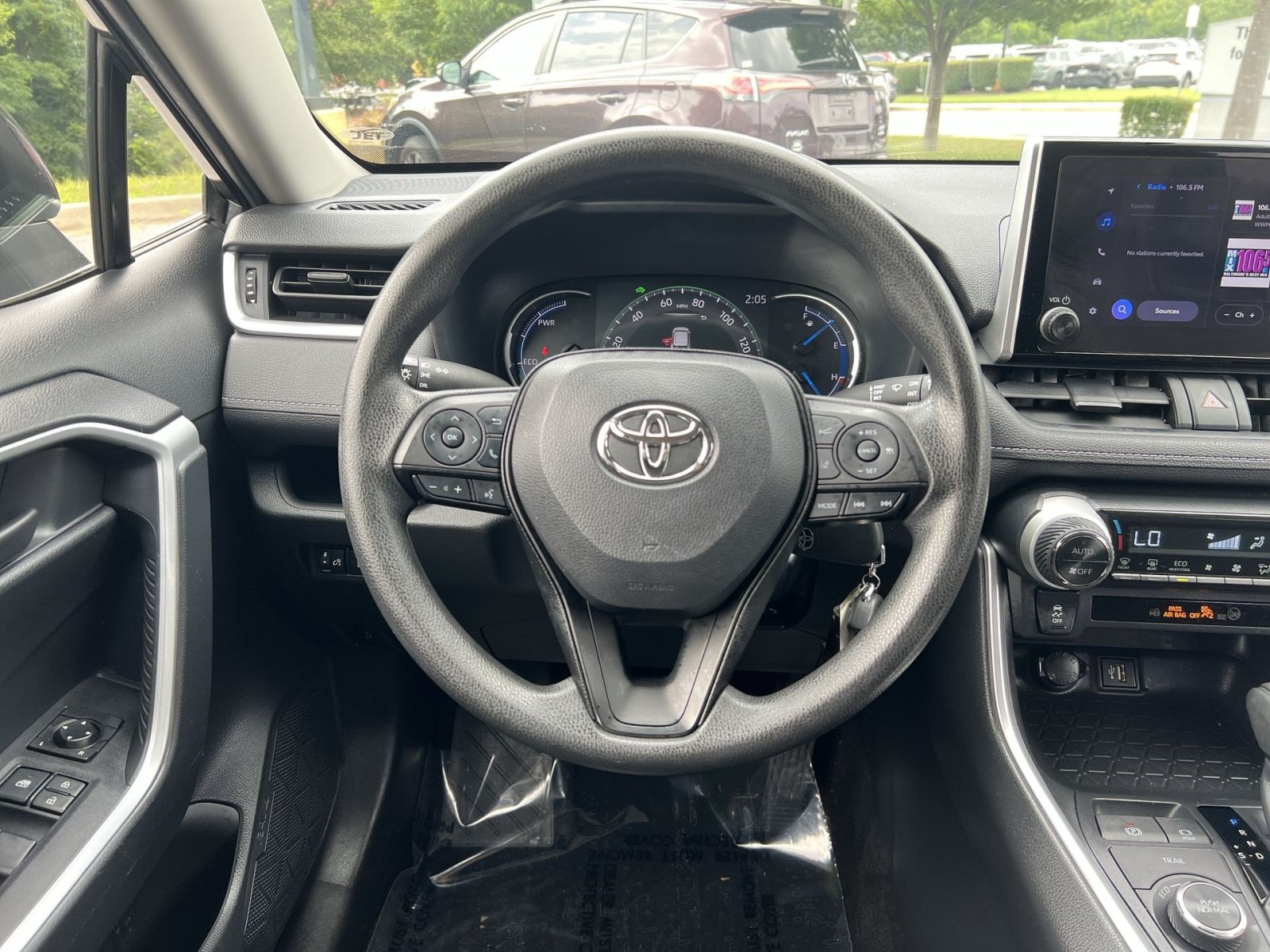 Used 2023 Toyota RAV4 LE AWD/4WD image 15