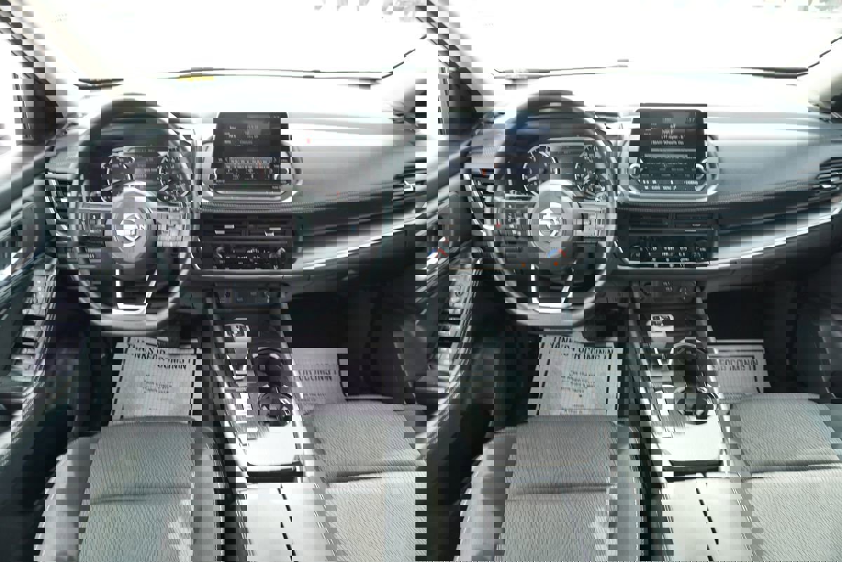 Used 2024 Nissan Rogue SV image 19