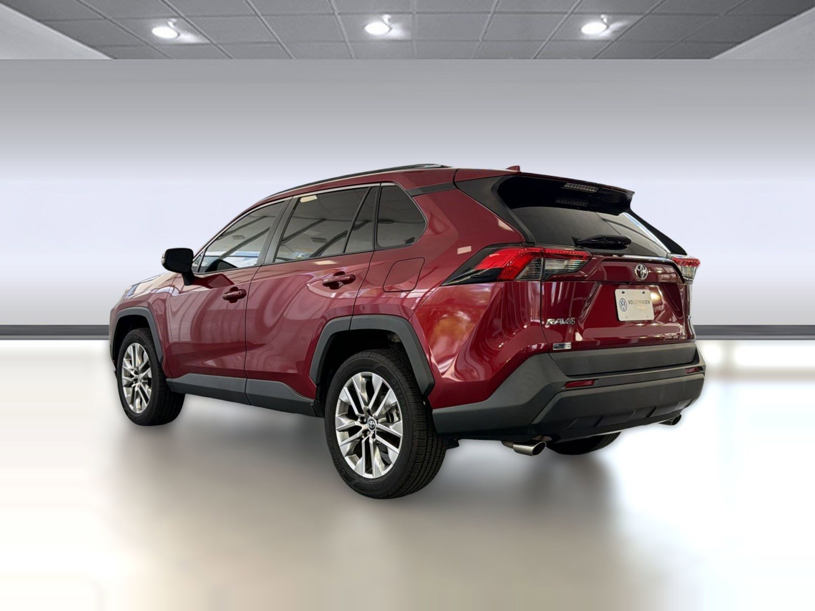 Used 2019 Toyota RAV4 XLE Premium FWD image 3