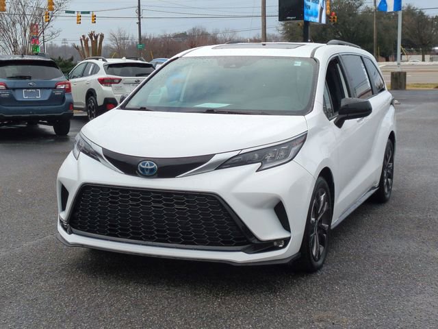 Used 2023 Toyota Sienna XSE image 7