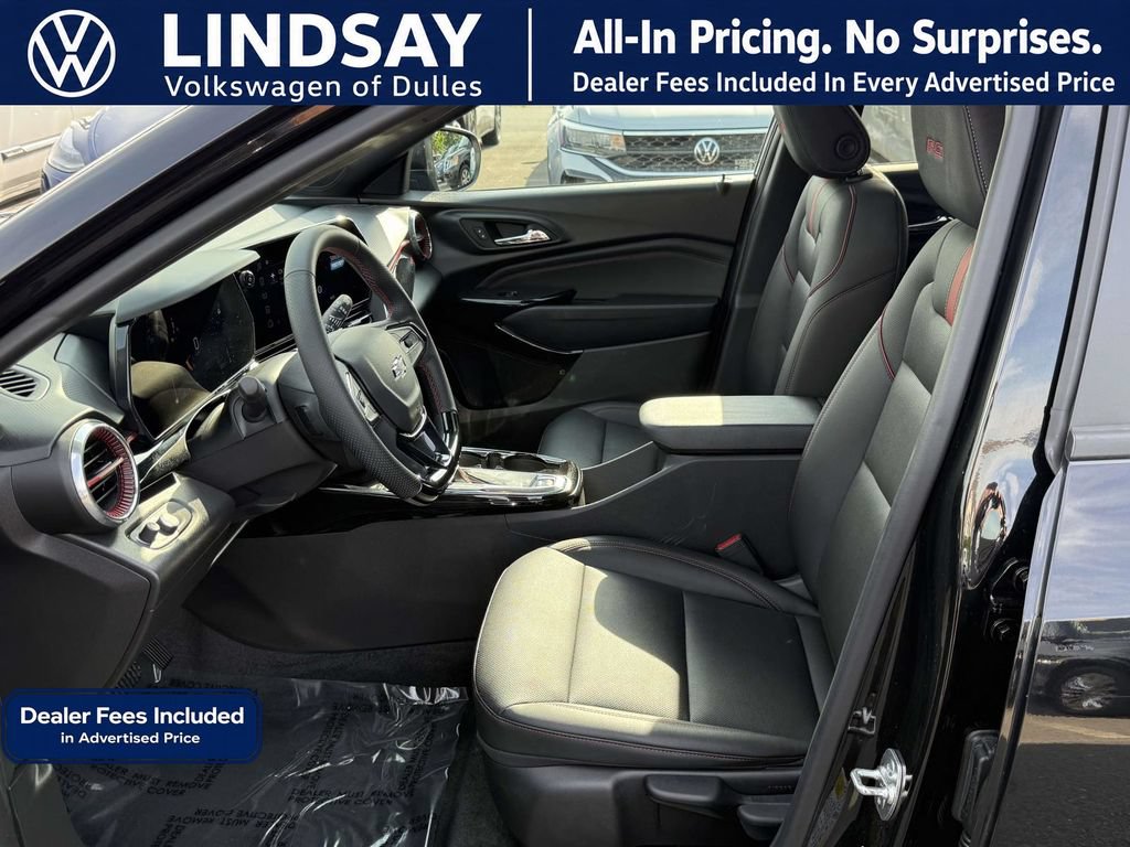 Used 2025 Chevrolet Trax RS w/ Sunroof Package FWD image 11