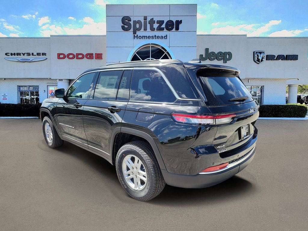 New 2025 Jeep Grand Cherokee Laredo w/ Luxury Tech Group I AWD/4WD image 3