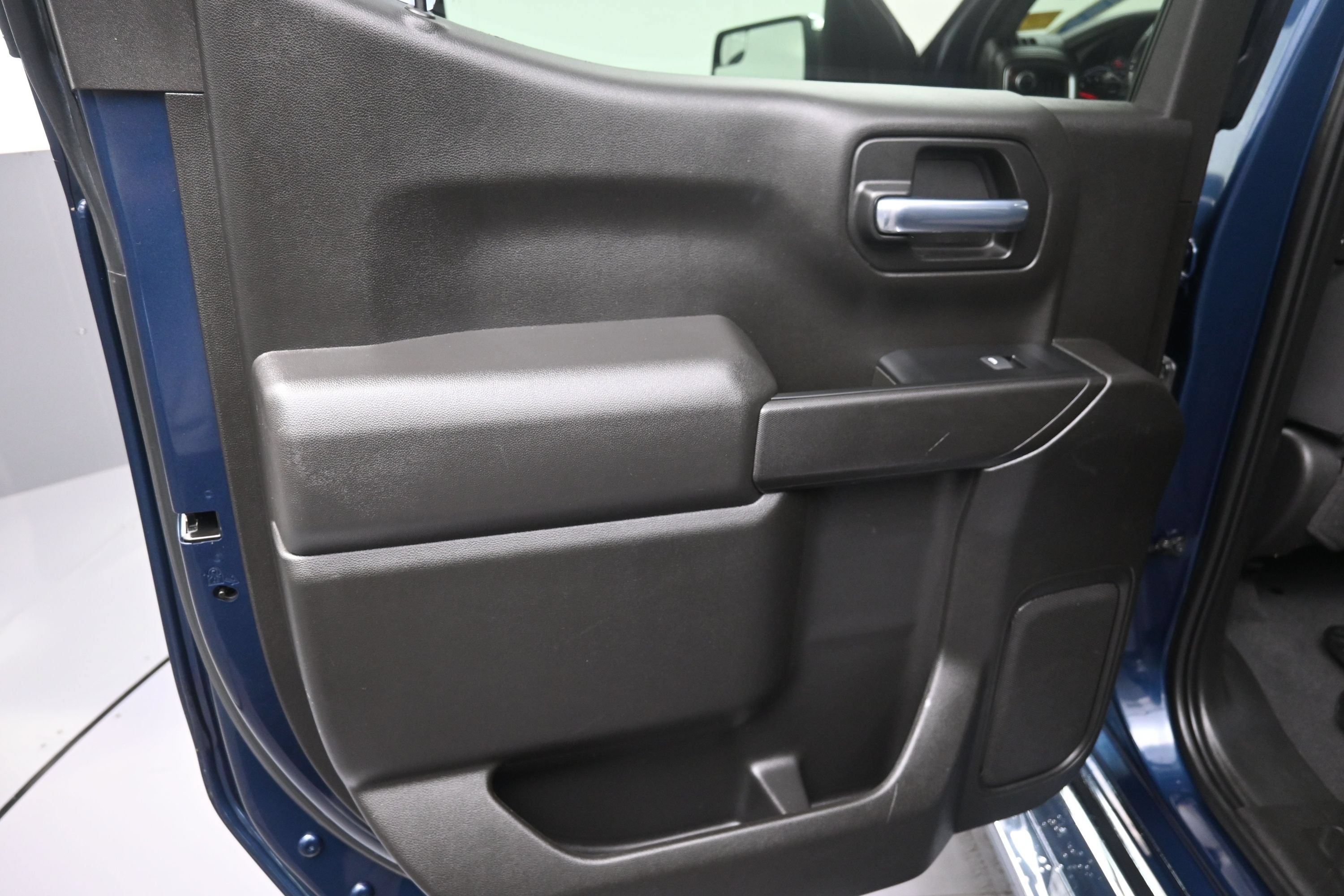Used 2021 Chevrolet Silverado 1500 LT AWD/4WD image 17