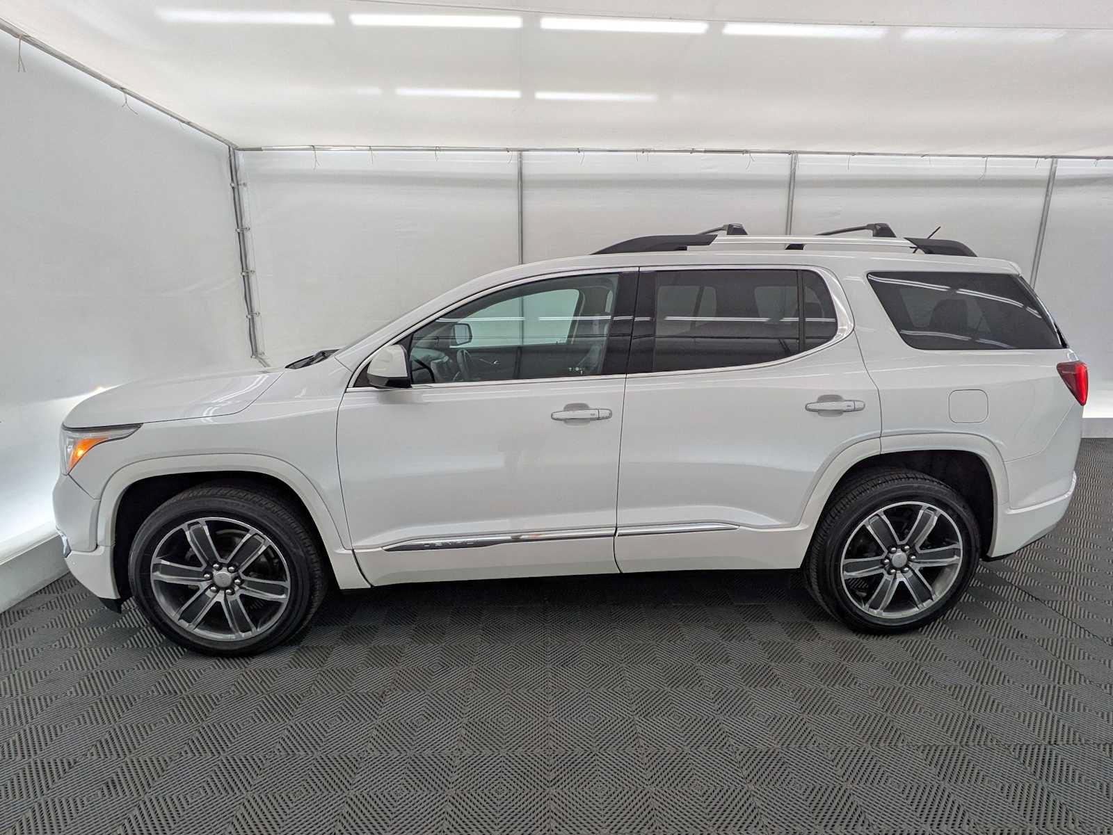 Used 2017 GMC Acadia Denali w/ Technology Package AWD/4WD image 3