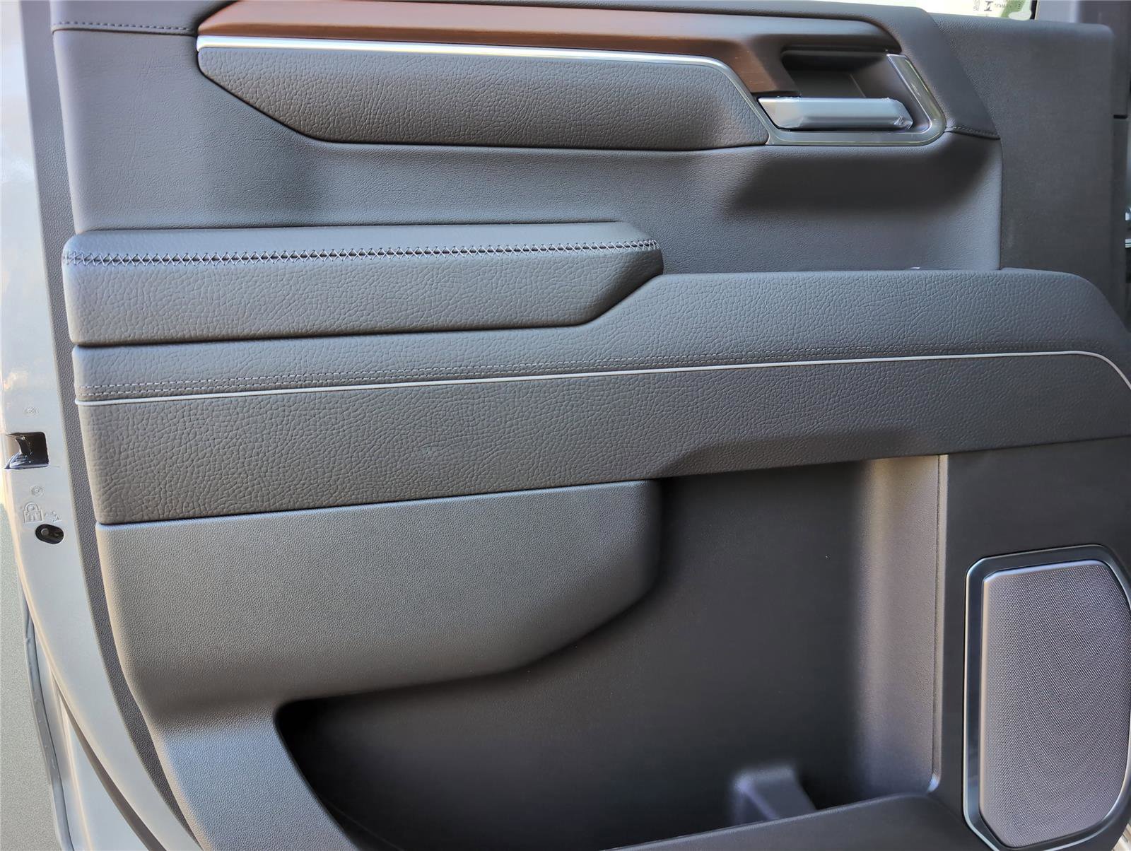 New 2026 GMC Sierra 1500 Denali w/ Denali Reserve Package image 15