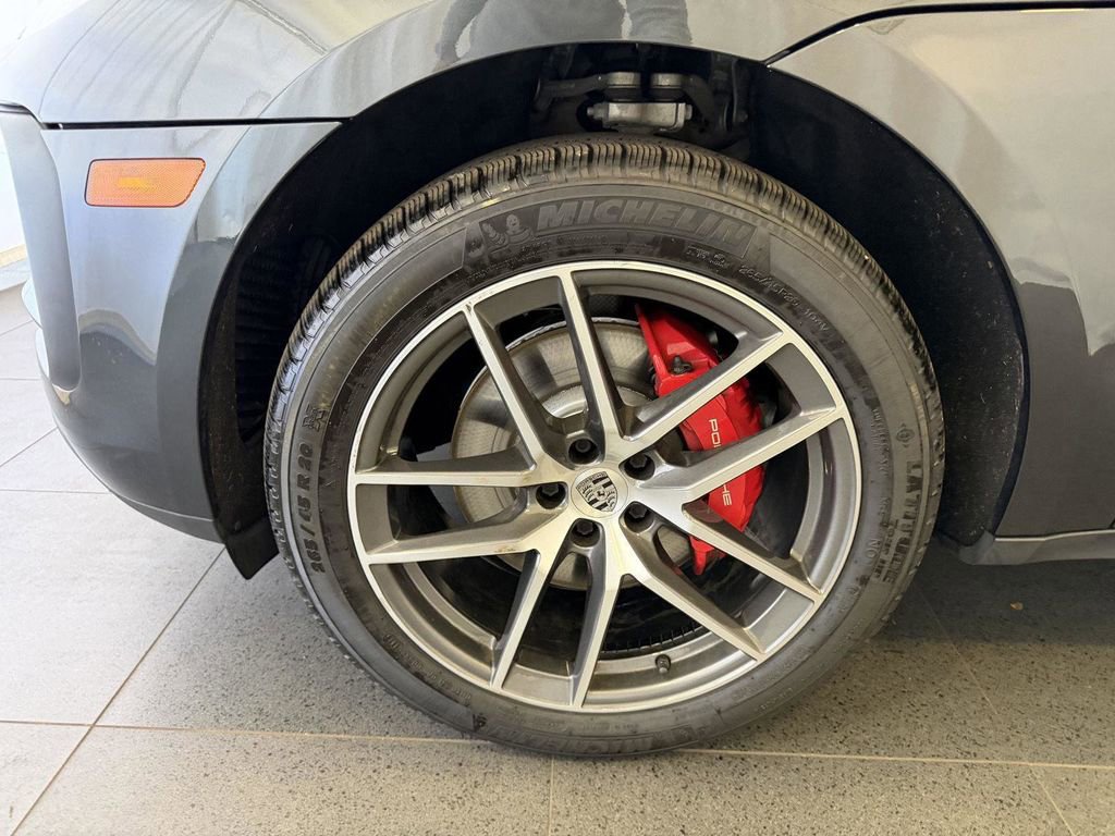 Certified 2022 Porsche Macan S image 10
