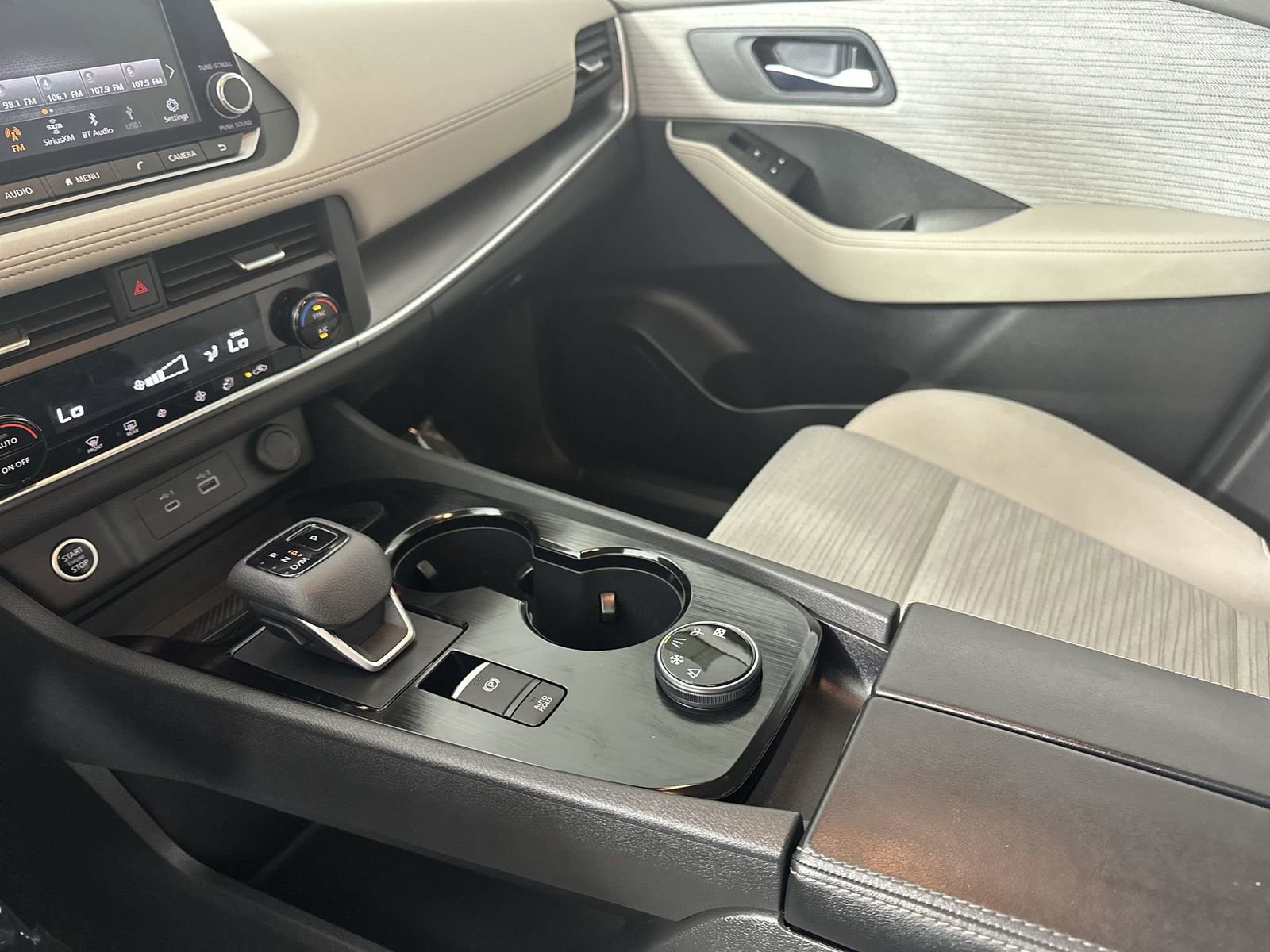 Used 2023 Nissan Rogue SV image 25