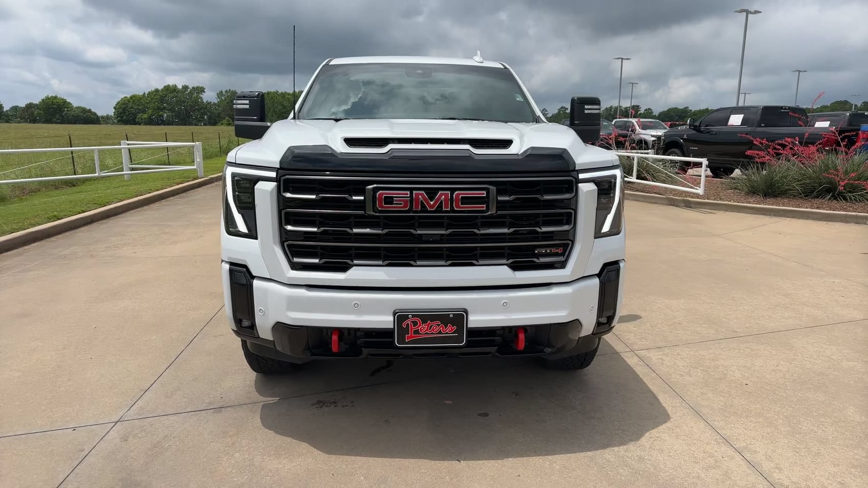 Used 2025 GMC Sierra 2500 AT4 AWD/4WD image 2
