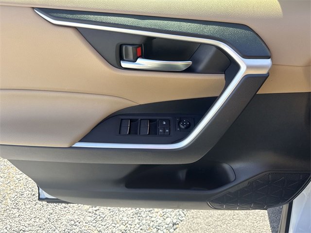 Used 2023 Toyota RAV4 XLE Premium image 13