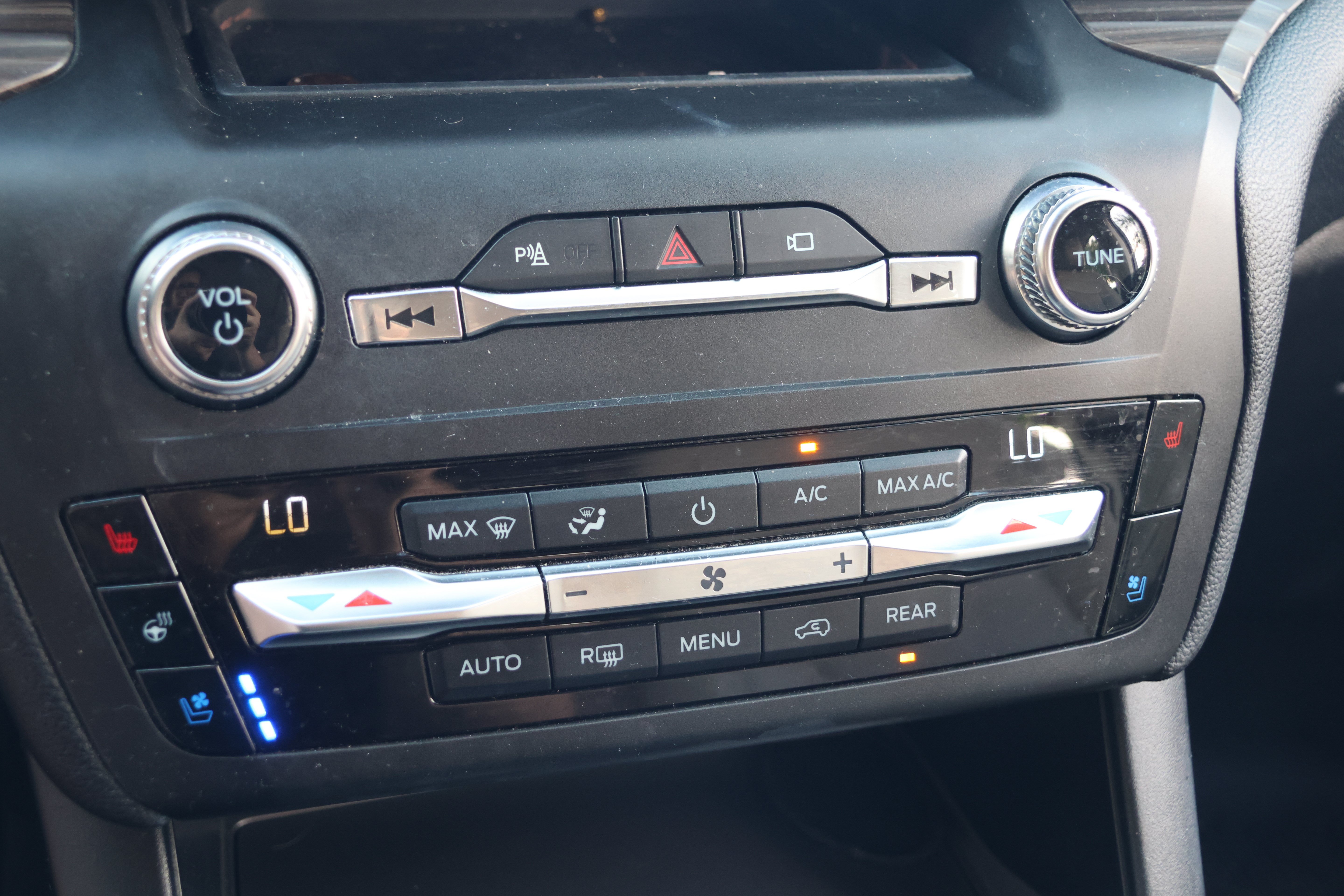 Used 2020 Ford Explorer Limited RWD image 26