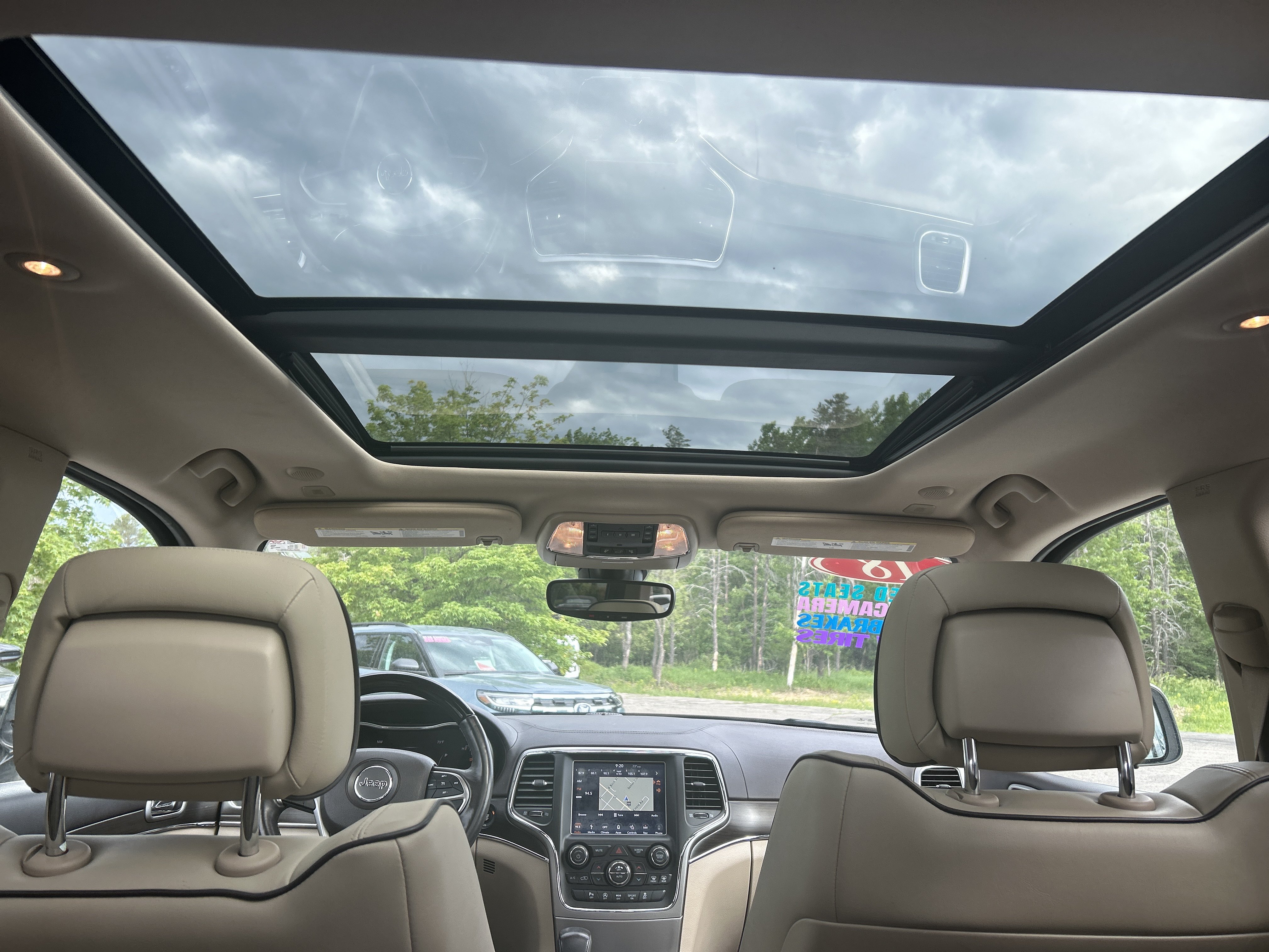 Used 2018 Jeep Grand Cherokee Overland AWD/4WD image 12