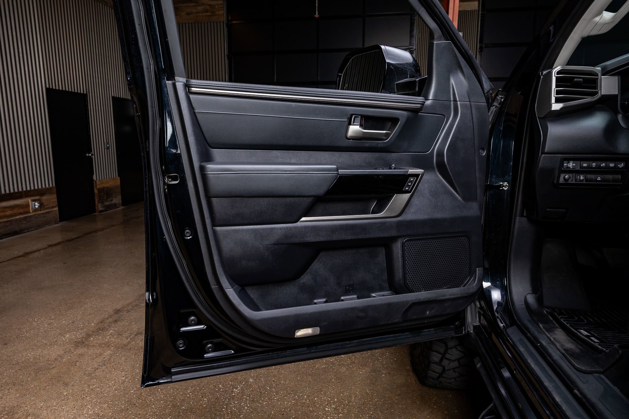 Used 2023 Toyota Tundra Limited image 34