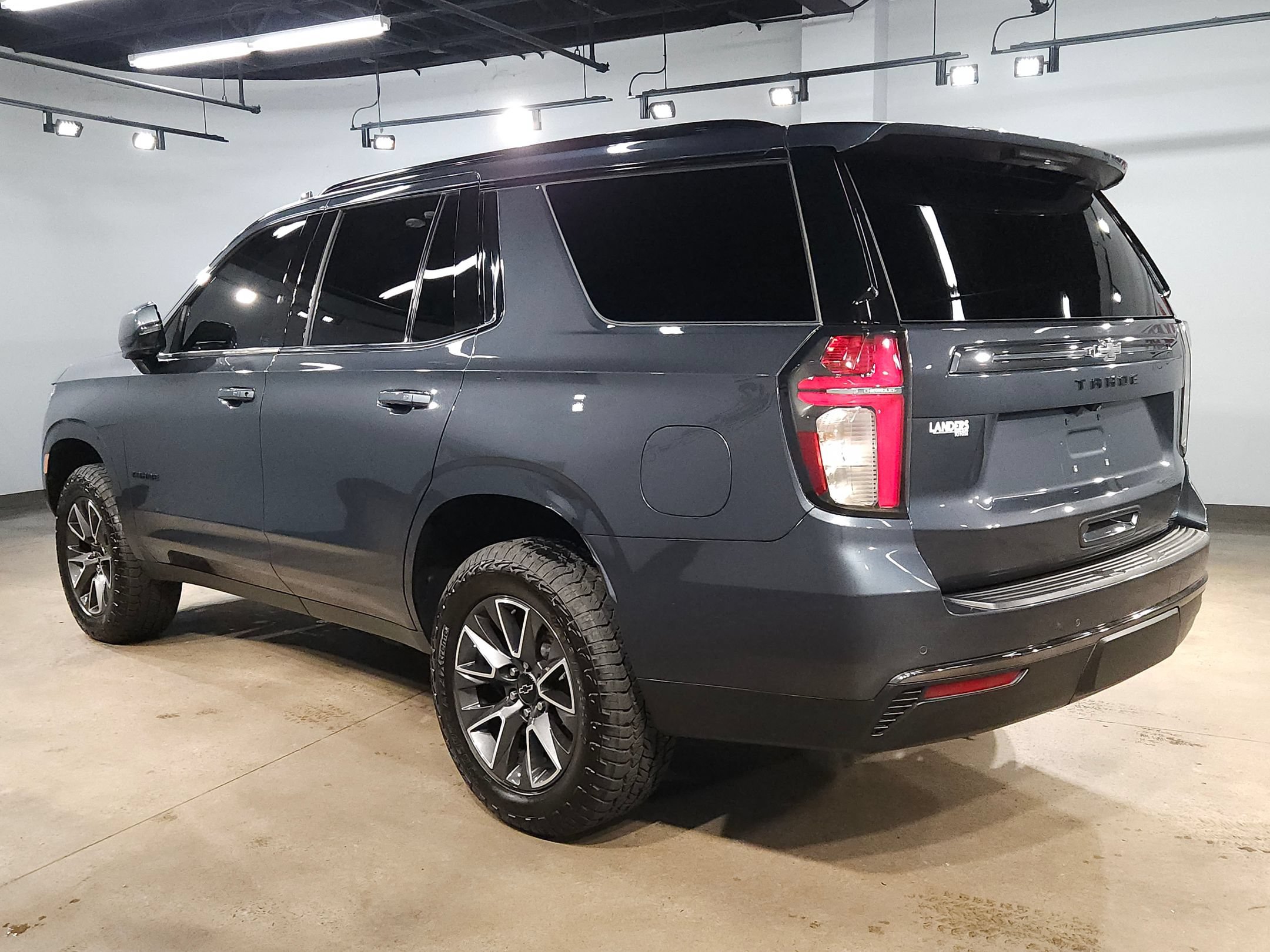 Used 2021 Chevrolet Tahoe Z71 w/ Luxury Package AWD/4WD image 5