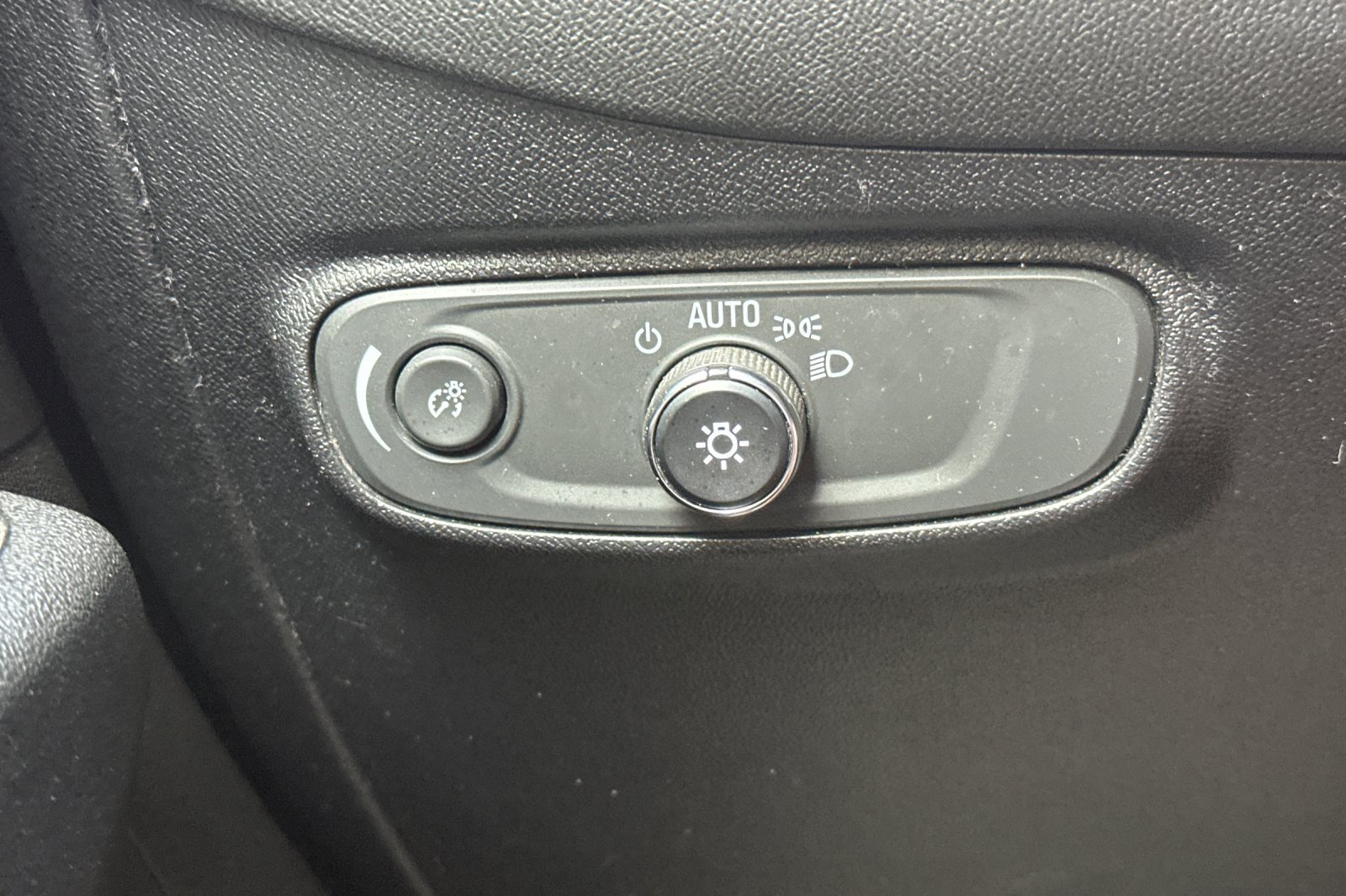Used 2019 Chevrolet Equinox LT FWD image 38