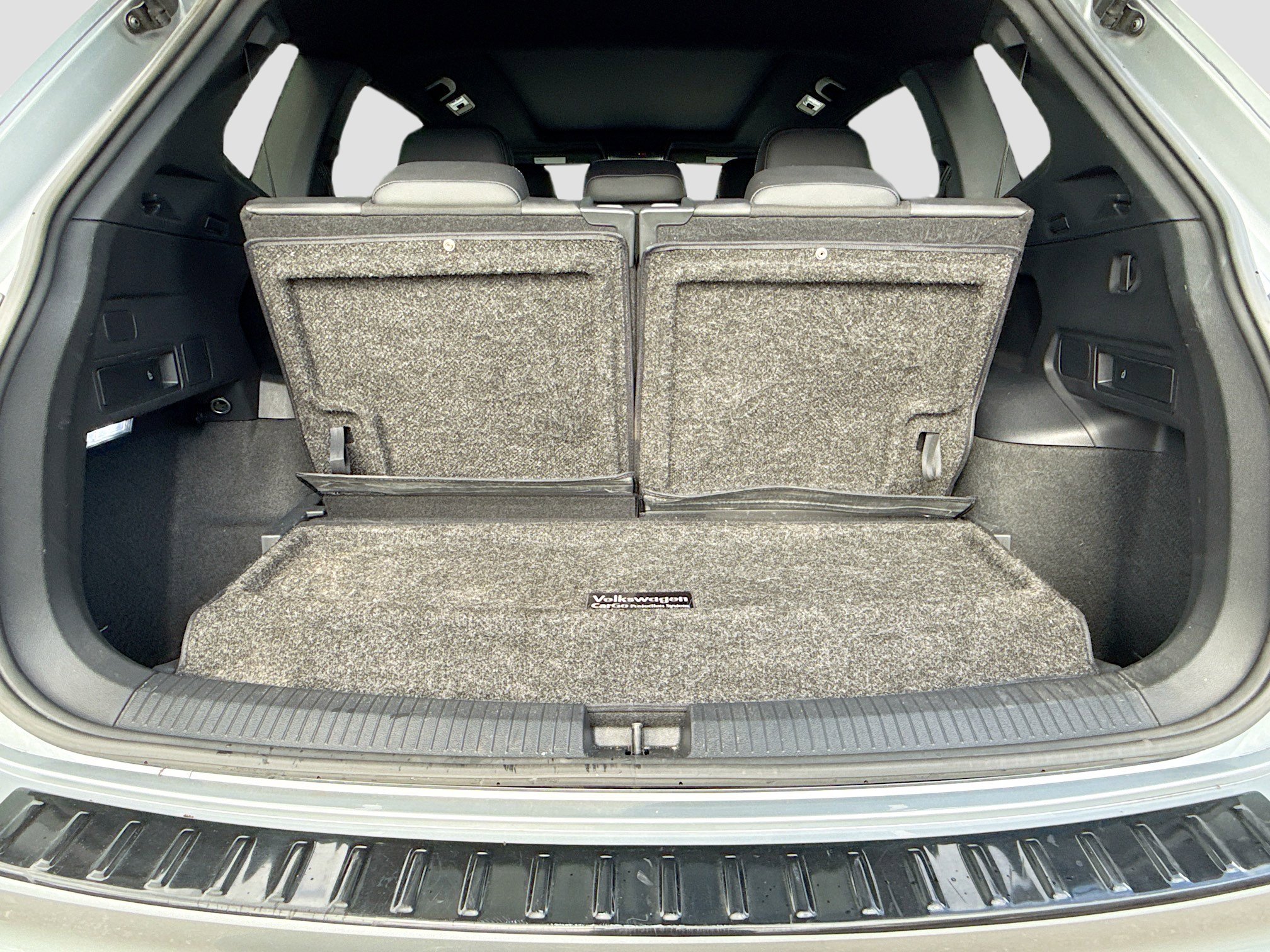 Used 2023 Volkswagen Tiguan SE R-Line image 11