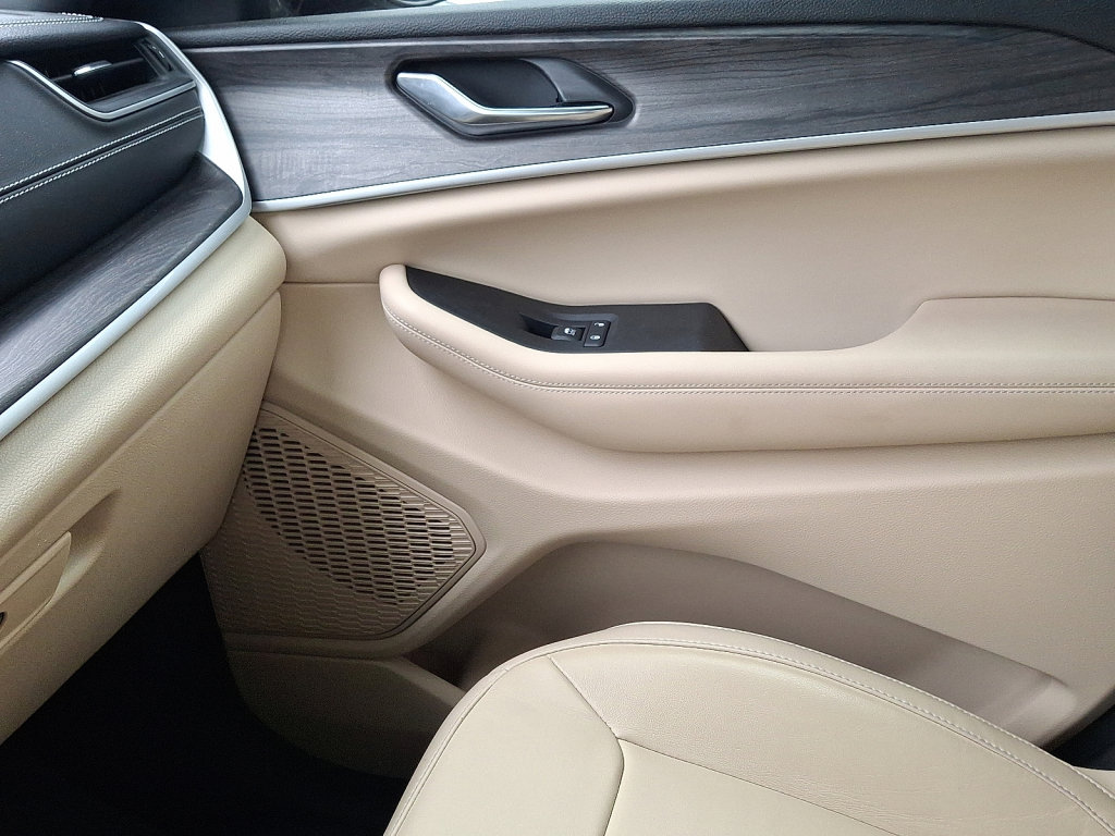 Used 2023 Jeep Grand Cherokee Limited w/ Trailer Tow Prep Group (B) image 31