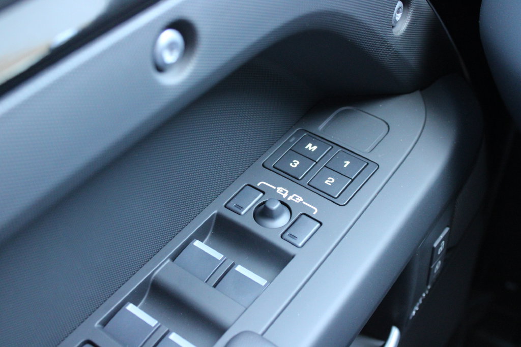New 2026 Land Rover Defender 130 X-Dynamic SE AWD/4WD image 15