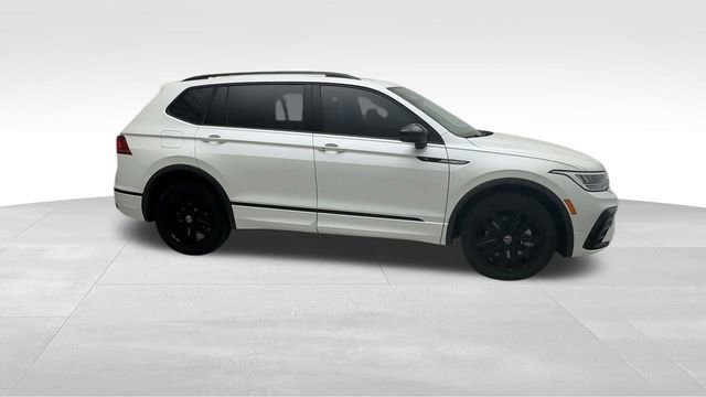 Used 2022 Volkswagen Tiguan SE R-Line image 10