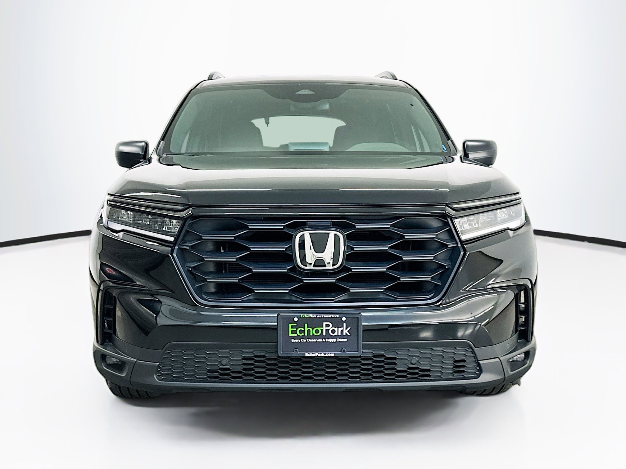 Used 2025 Honda Pilot Sport image 2
