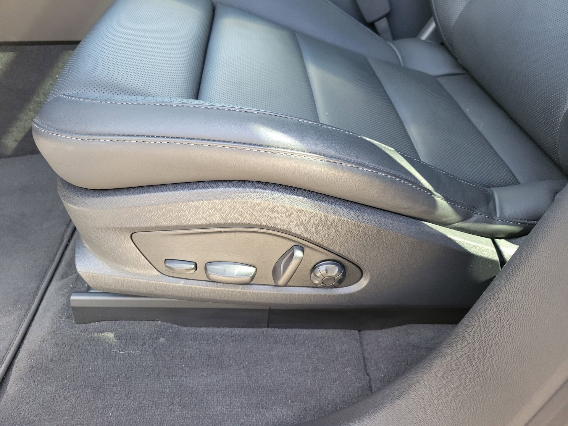 Used 2025 Porsche Macan Electric image 25