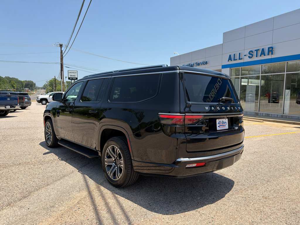 Used 2024 Jeep Wagoneer L Series II w/ Flexible Seating Group RWD image 8