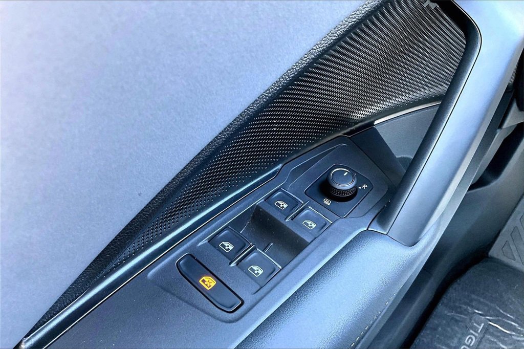 Certified 2025 Volkswagen Tiguan SE image 29