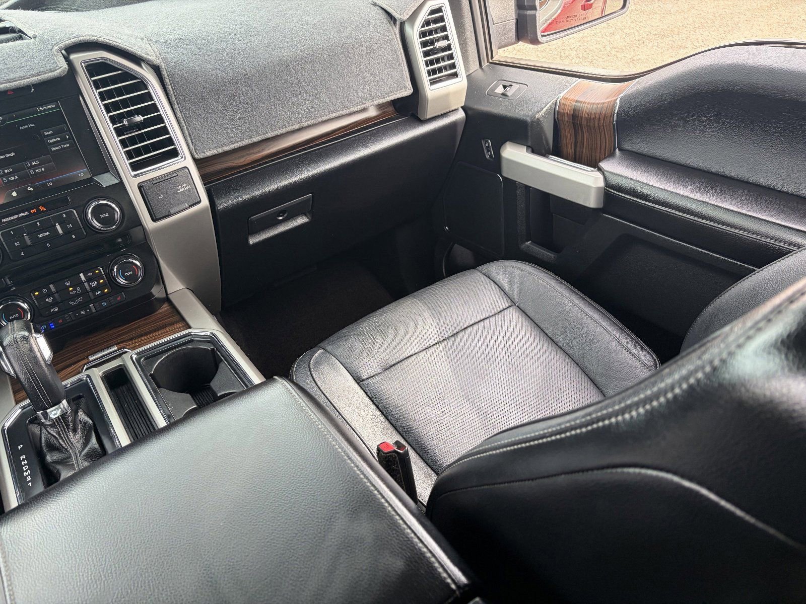 Used 2015 Ford F150 Lariat w/ Equipment Group 501A Mid AWD/4WD image 17