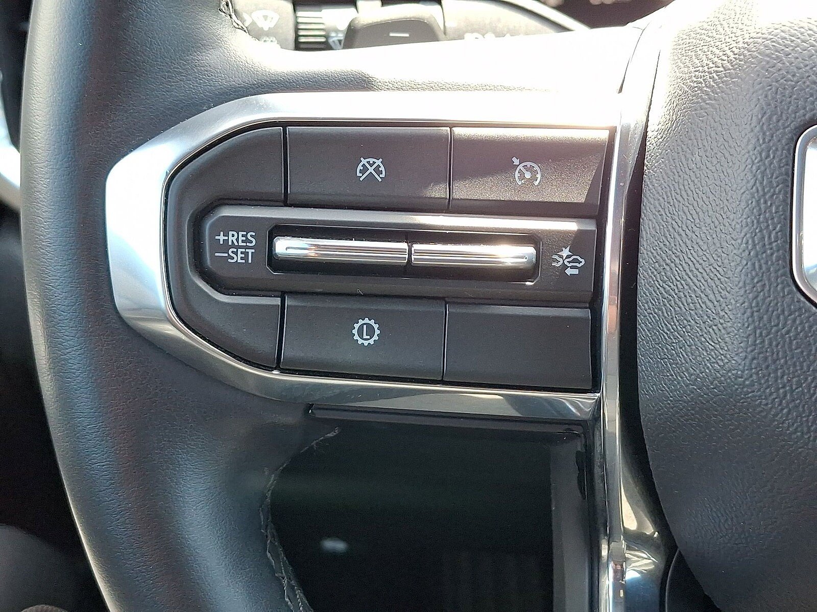 Used 2025 GMC Terrain Elevation w/ Black Edition AWD/4WD image 17
