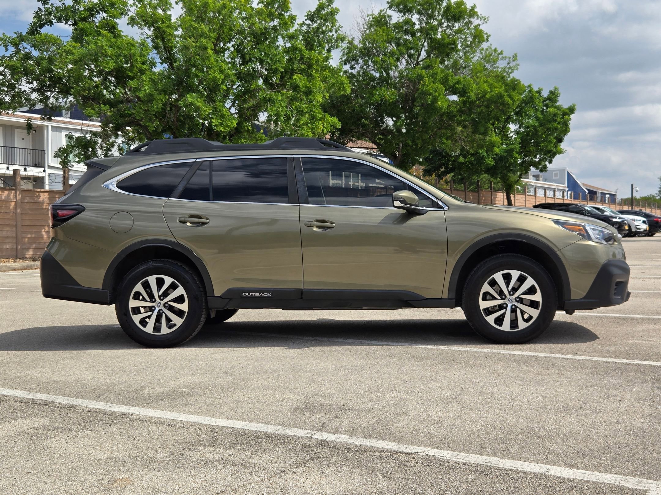 Used 2021 Subaru Outback Premium AWD/4WD image 3