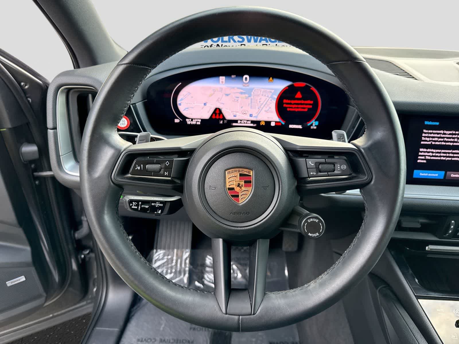 Used 2025 Porsche Cayenne AWD/4WD image 29