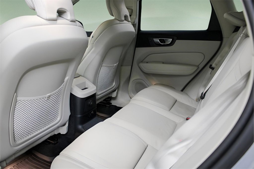 Certified 2025 Volvo XC60 T8 Ultra w/ Protection Package Premier image 19
