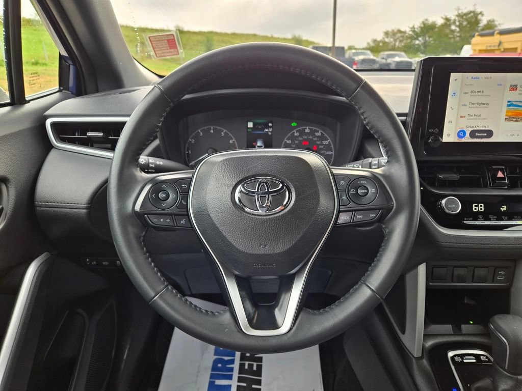 Used 2025 Toyota Corolla Cross AWD Hybrid w/ Moonroof Package image 19