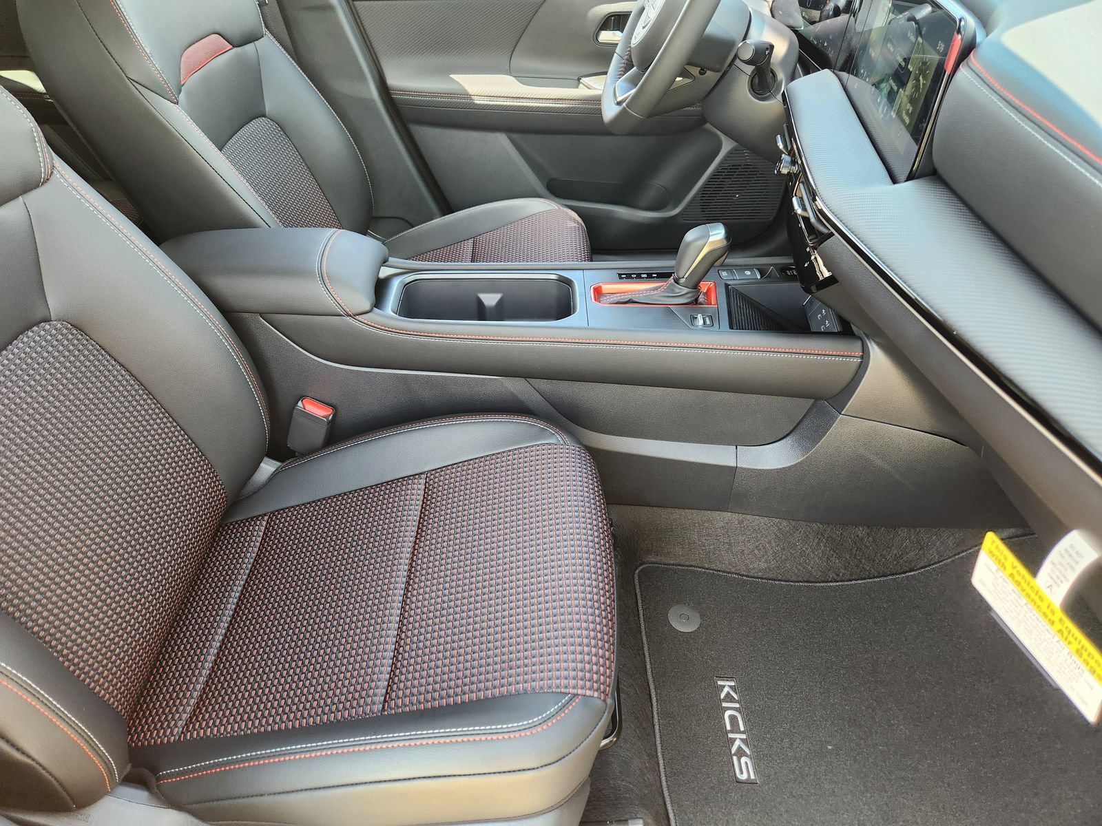 Certified 2025 Nissan Kicks SR FWD image 13