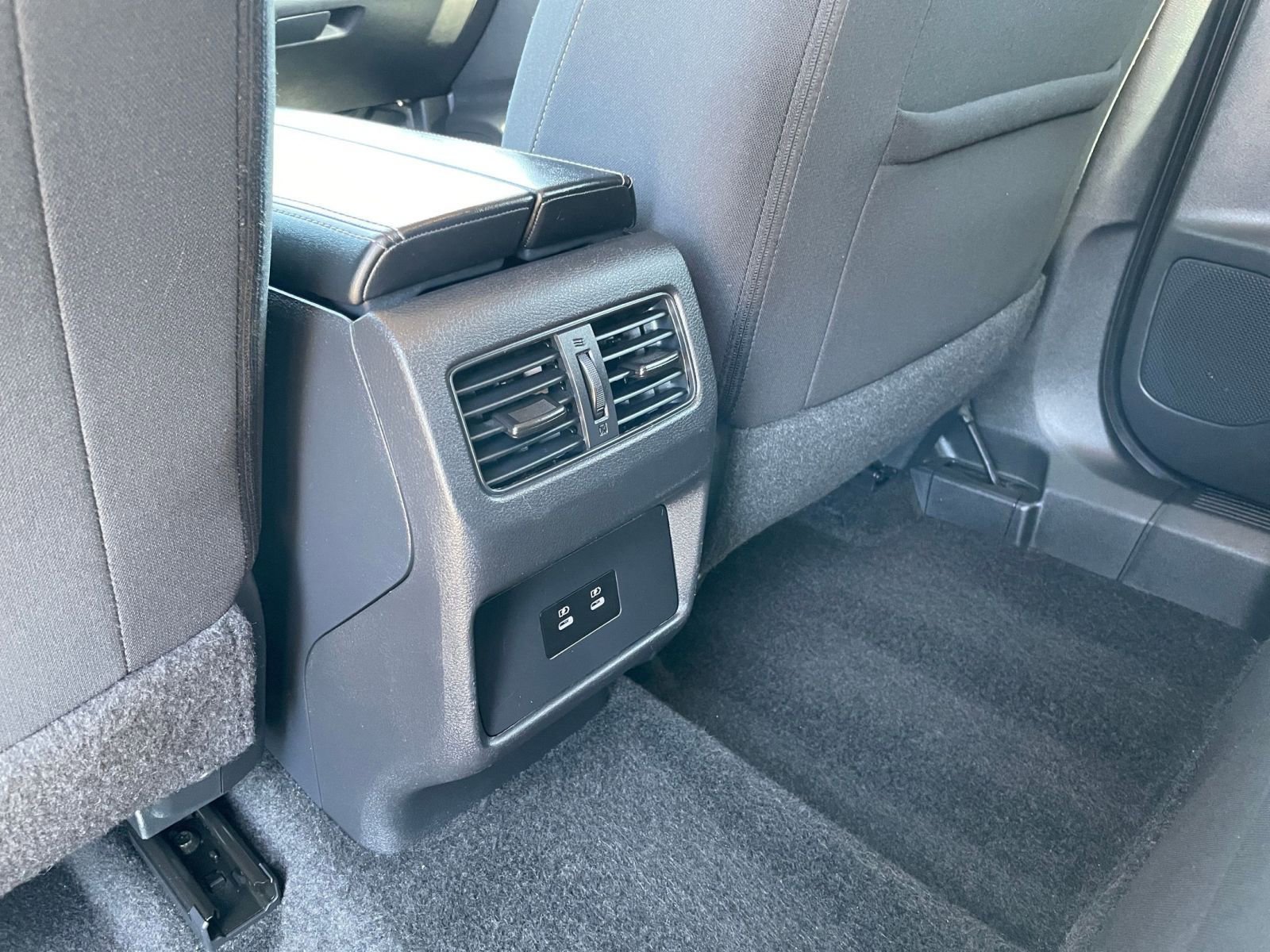 Used 2025 Nissan Rogue SV image 24