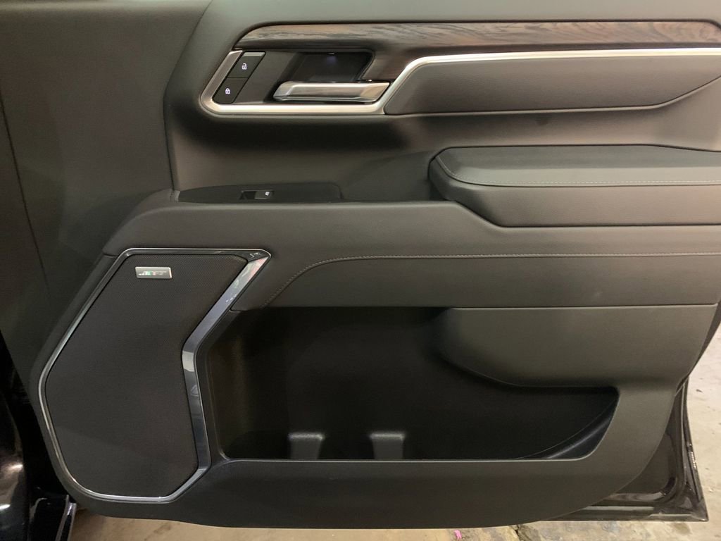 Used 2025 GMC Sierra 2500 SLT w/ SLT Convenience Package image 19