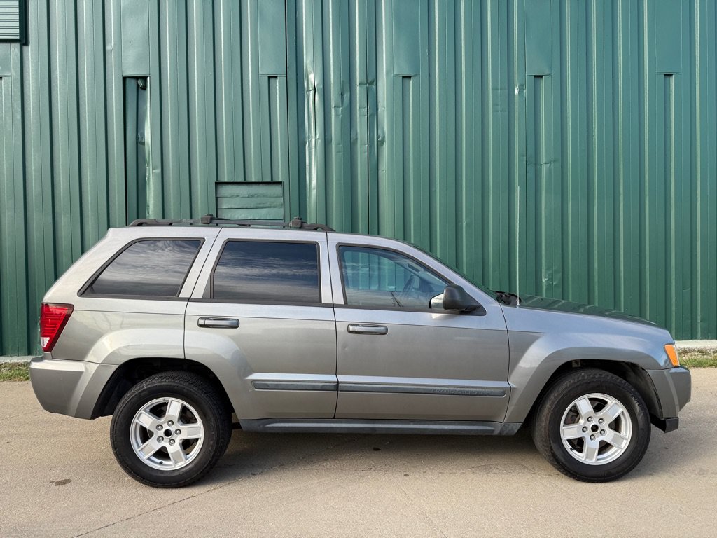 Used 2007 Jeep Grand Cherokee Laredo AWD/4WD image 2