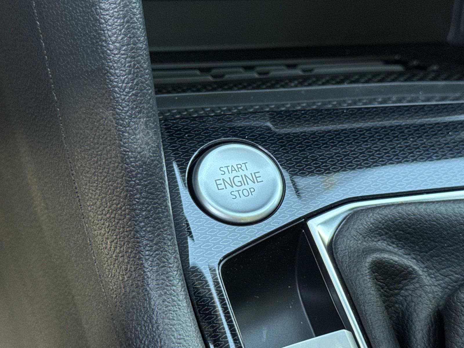 New 2026 Volkswagen Taos SE image 18