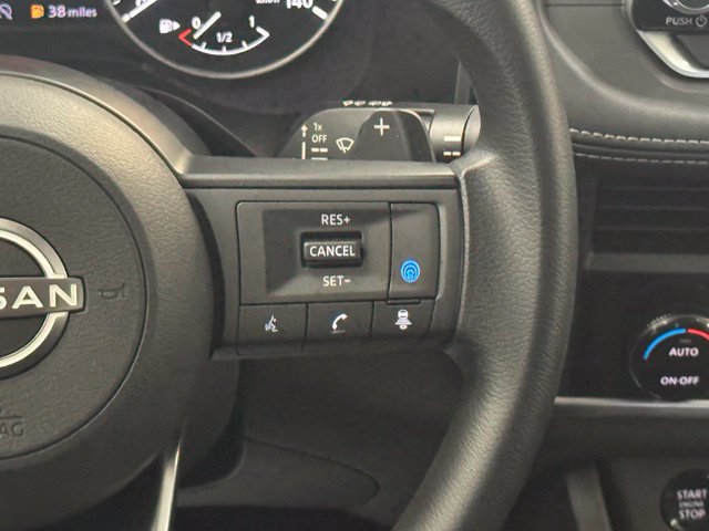 Used 2024 Nissan Rogue SV FWD image 13