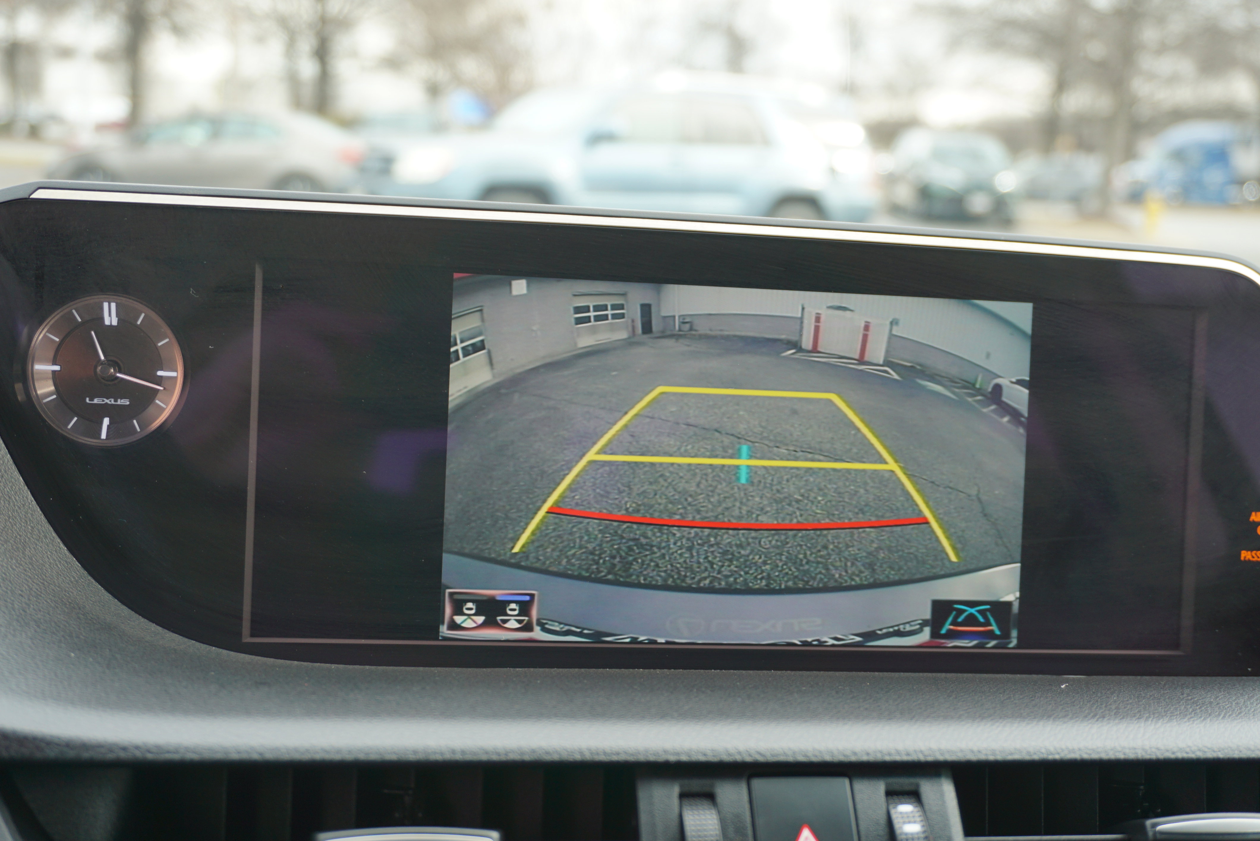 Used 2021 Lexus ES 300h w/ Premium Package image 17