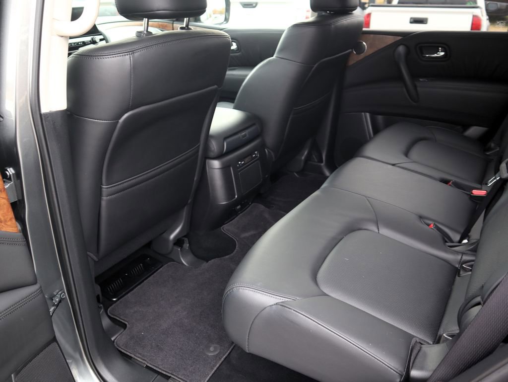 Used 2024 Nissan Armada SL image 11