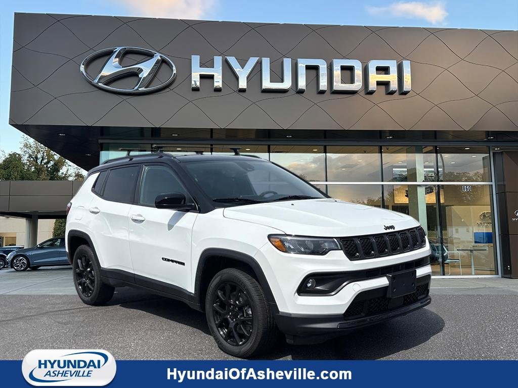 Used 2023 Jeep Compass Latitude AWD/4WD image 1