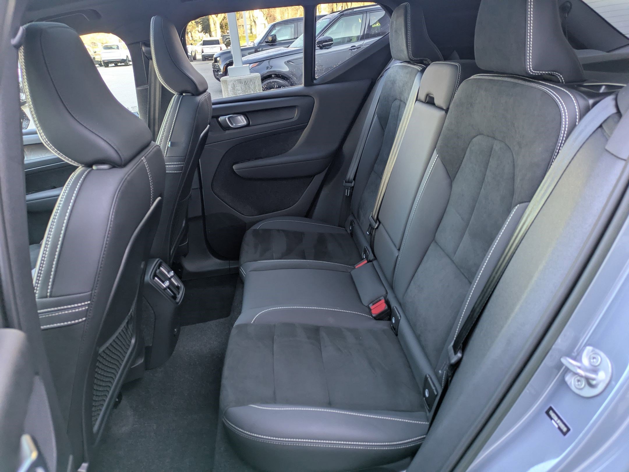 Certified 2023 Volvo XC40 Recharge Plus image 28