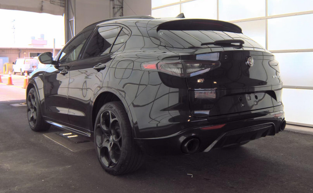 Used 2025 Alfa Romeo Stelvio Sprint w/ Veloce Package AWD/4WD image 4
