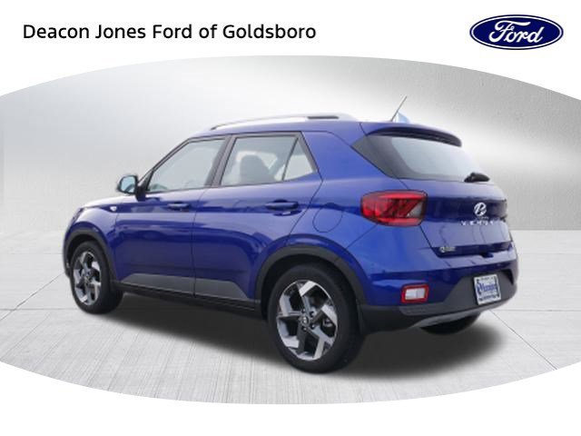 Used 2023 Hyundai Venue SEL image 5