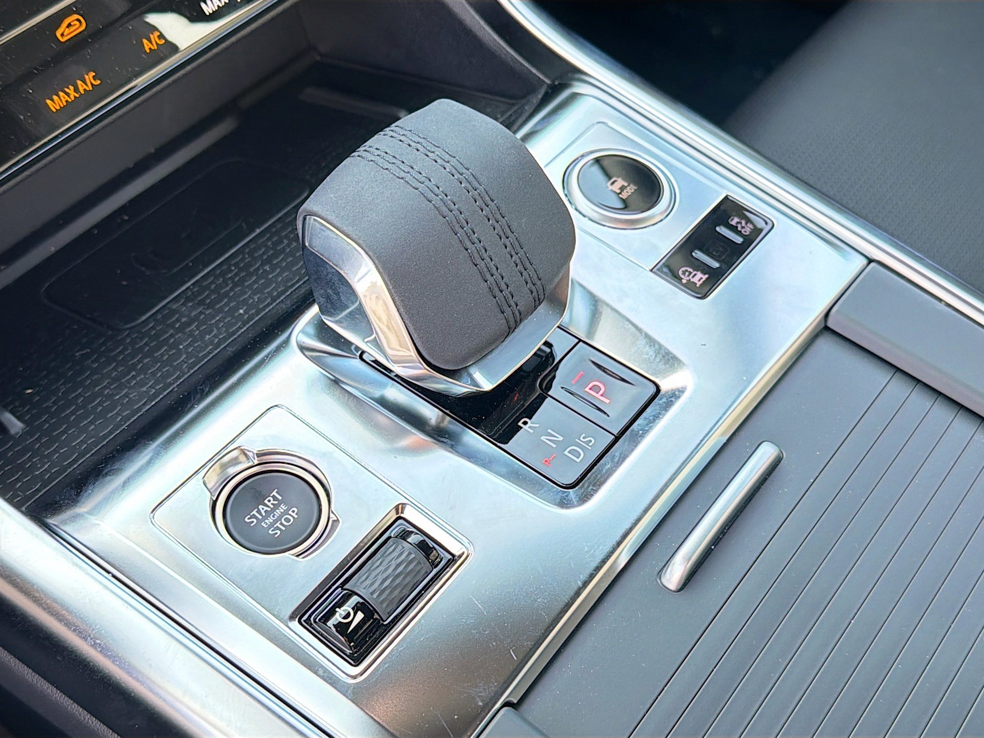 New 2024 Jaguar XF R-Dynamic SE image 30