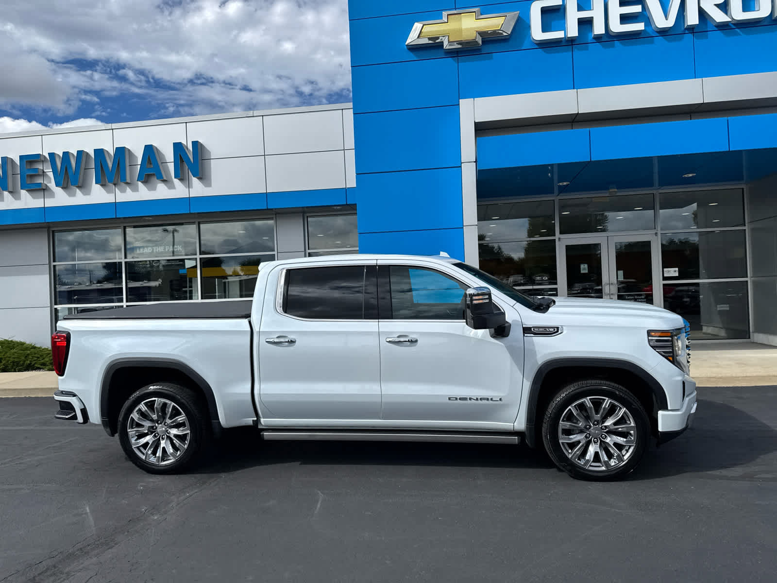 Used 2026 GMC Sierra 1500 Denali w/ Denali Reserve Package AWD/4WD image 2